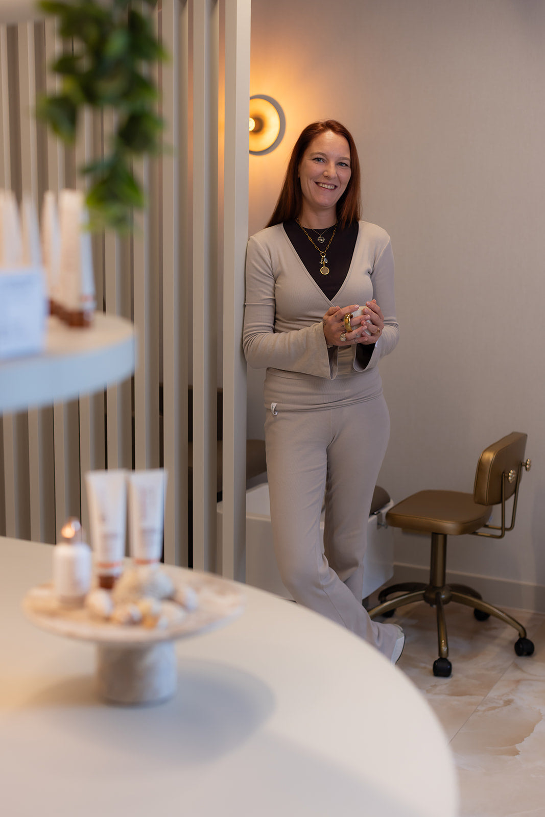 Charelle in de salon van NSea Beauty in Strijen