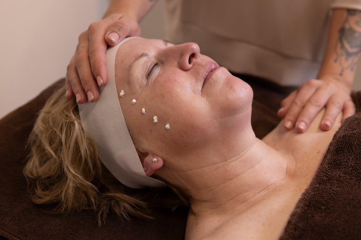 Gezichtsbehandeling met persoonlijke aandacht bij NSea Beauty