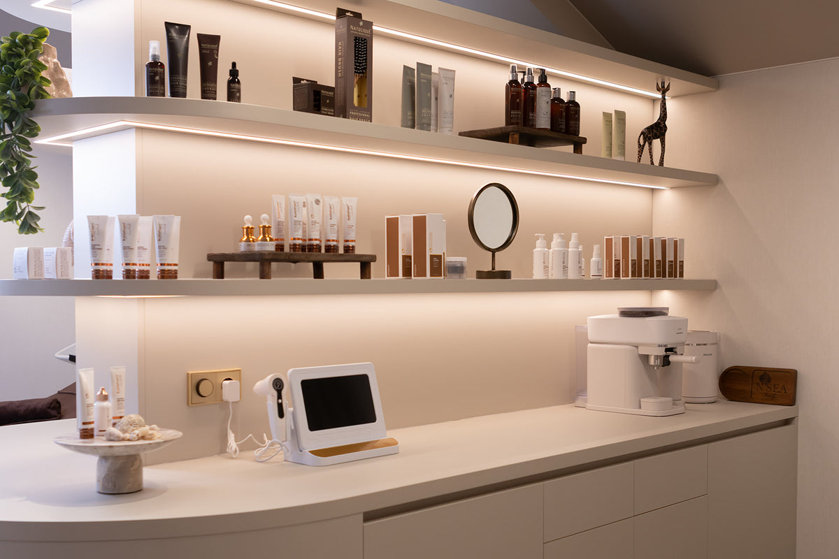 Professionele huidverzorgingsproducten in de salon van NSea Beauty